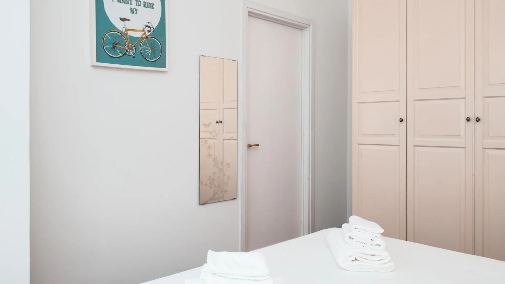 Keys Of Italy - Piazza Vetra Roomy Apartment Milano İtalya
