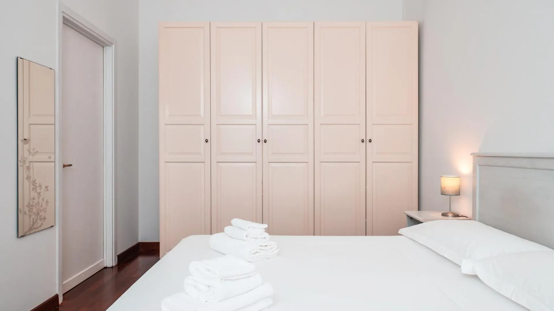 Keys Of Italy - Piazza Vetra Roomy Apartment Milano 0*,